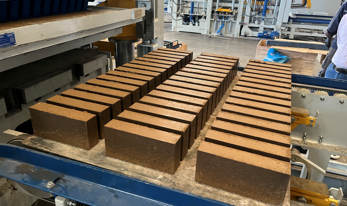 ZN1500 גאָר אָטאַמאַטיק ציגל מאכן מאַשין ימפּאַוערז מזרח טשיינאַ קליענט אין סלאַדזש מיטל יוטאַלאַזיישאַן